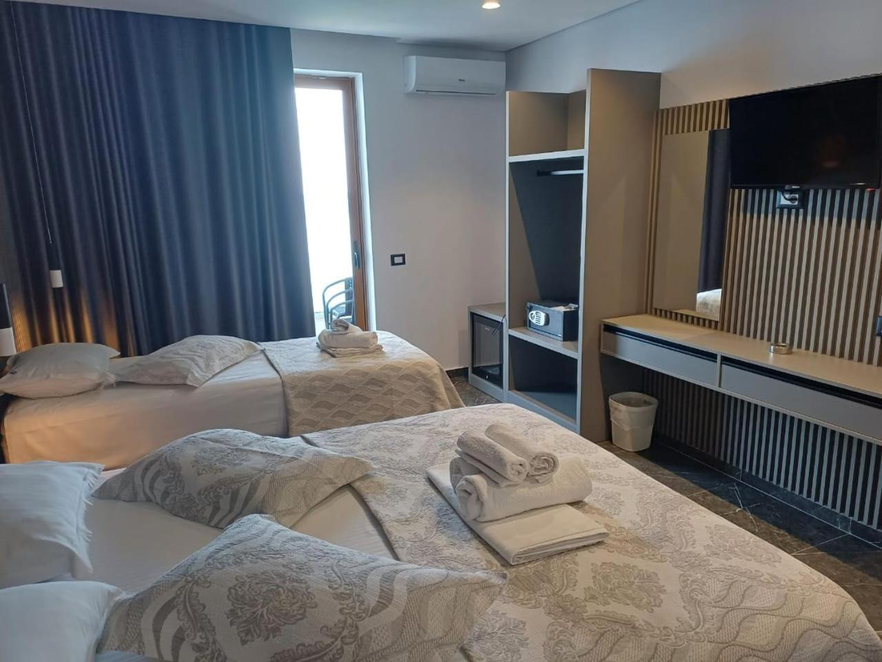 Blue Bay Hotel Sarande Ngoại thất bức ảnh