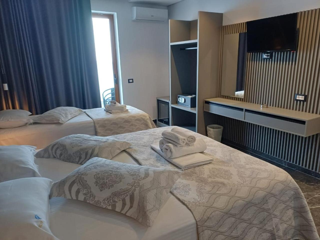 Blue Bay Hotel Sarande Ngoại thất bức ảnh