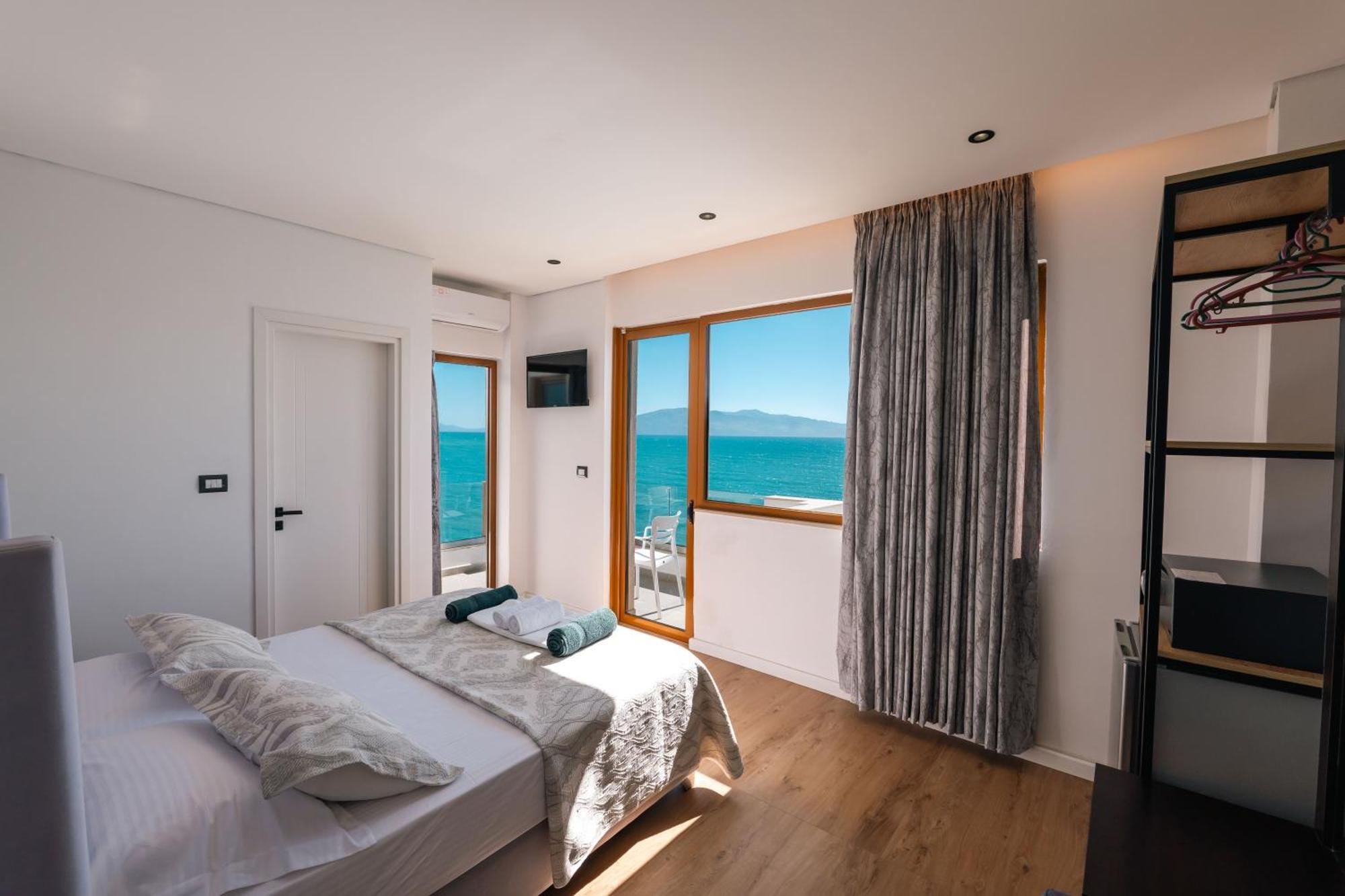 Blue Bay Hotel Sarande Ngoại thất bức ảnh