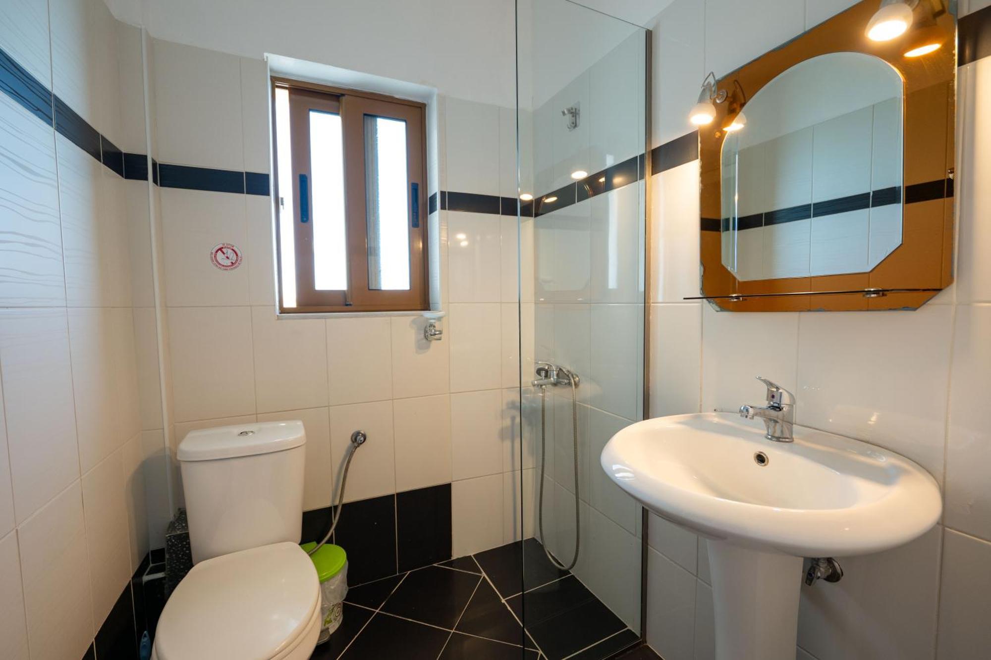 Blue Bay Hotel Sarande Ngoại thất bức ảnh