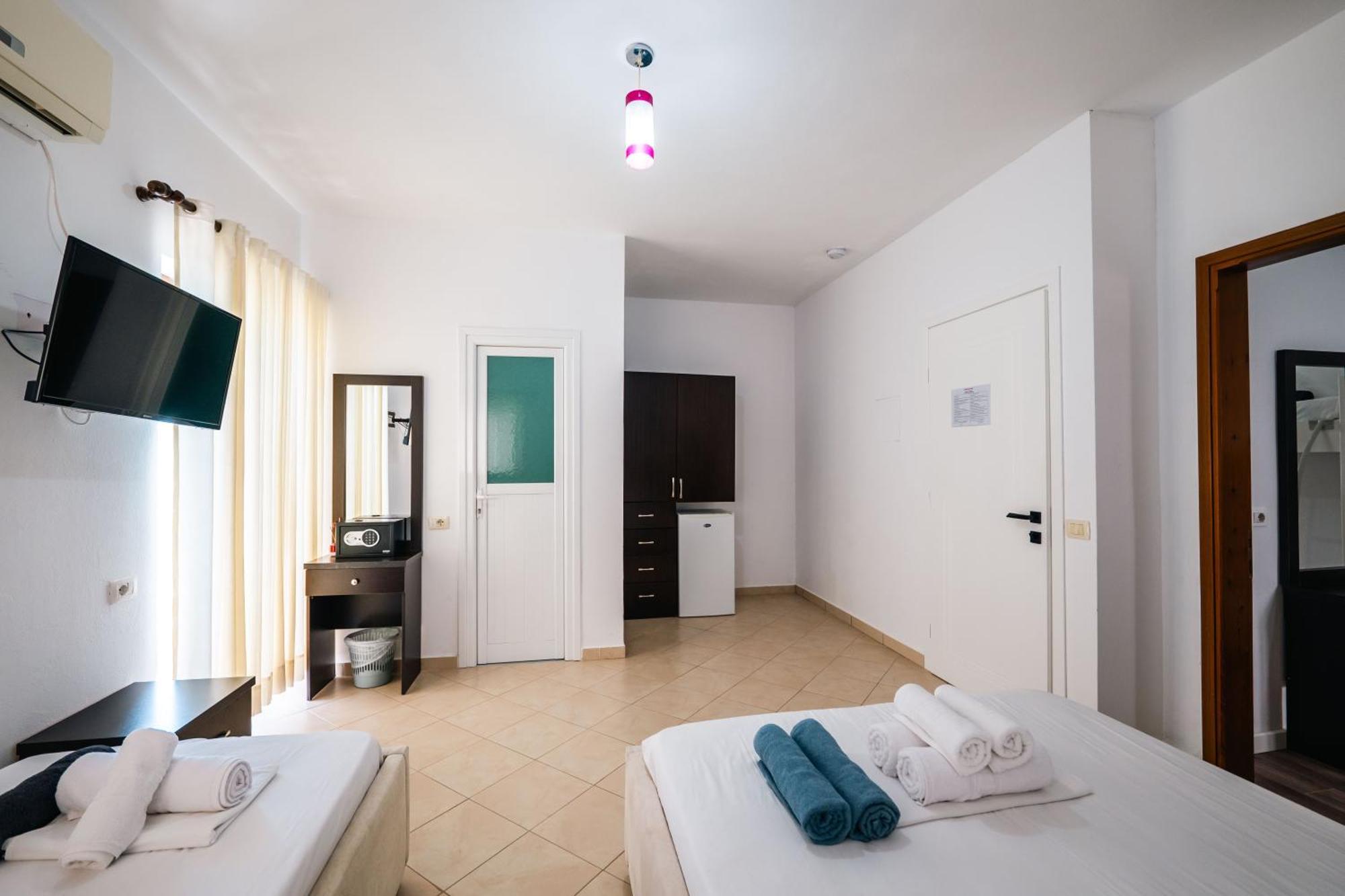 Blue Bay Hotel Sarande Ngoại thất bức ảnh