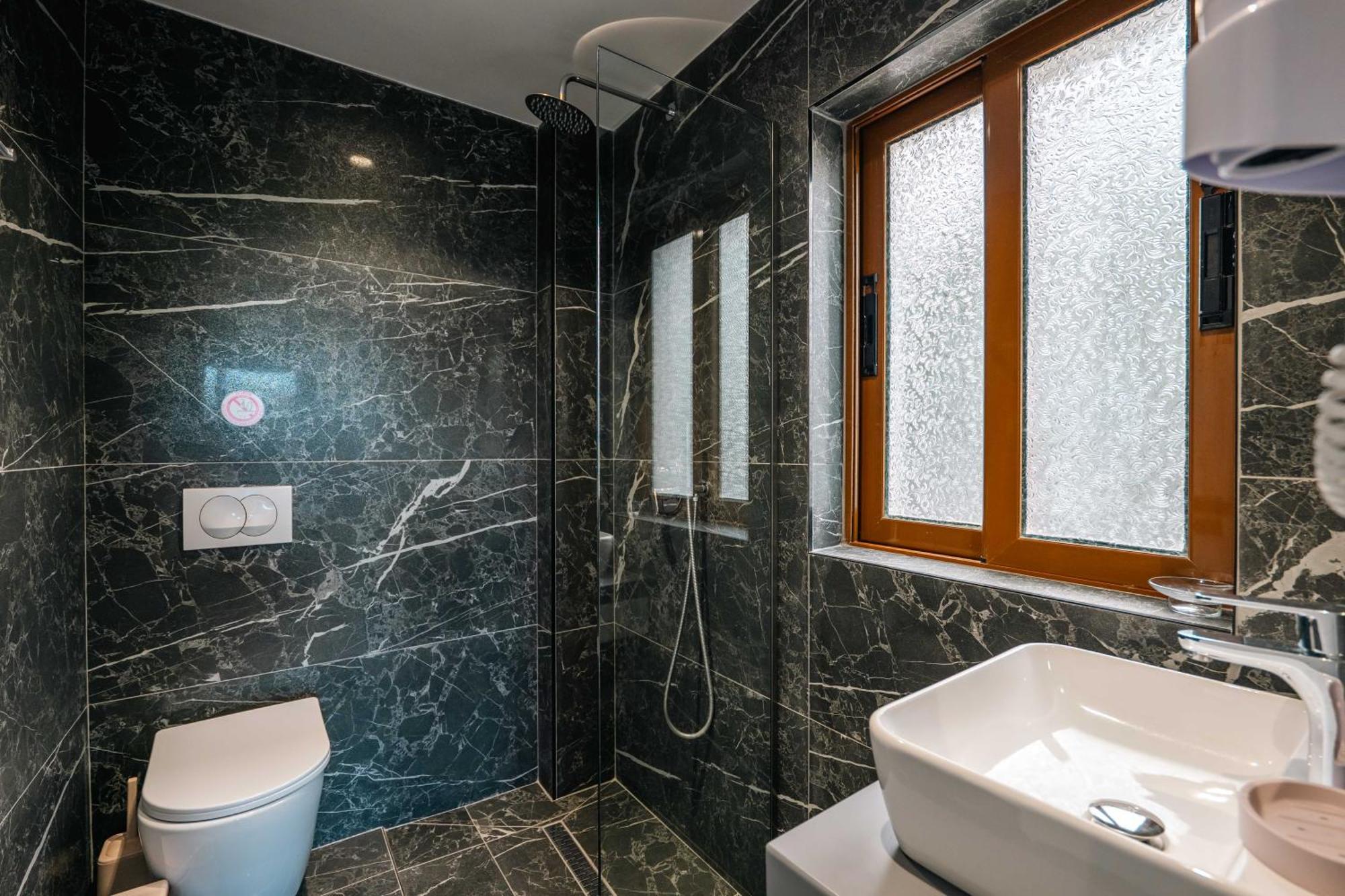Blue Bay Hotel Sarande Ngoại thất bức ảnh