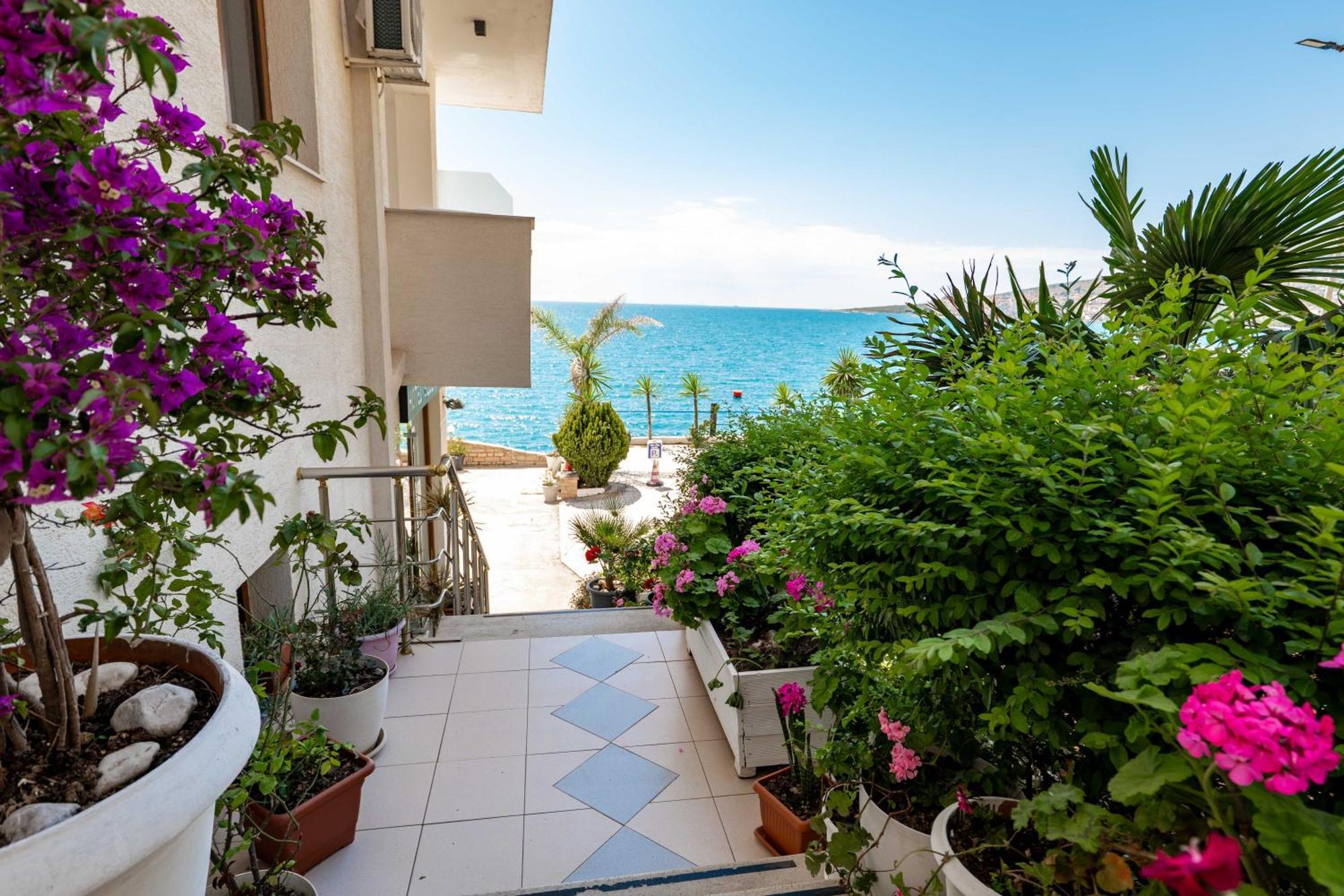 Blue Bay Hotel Sarande Ngoại thất bức ảnh
