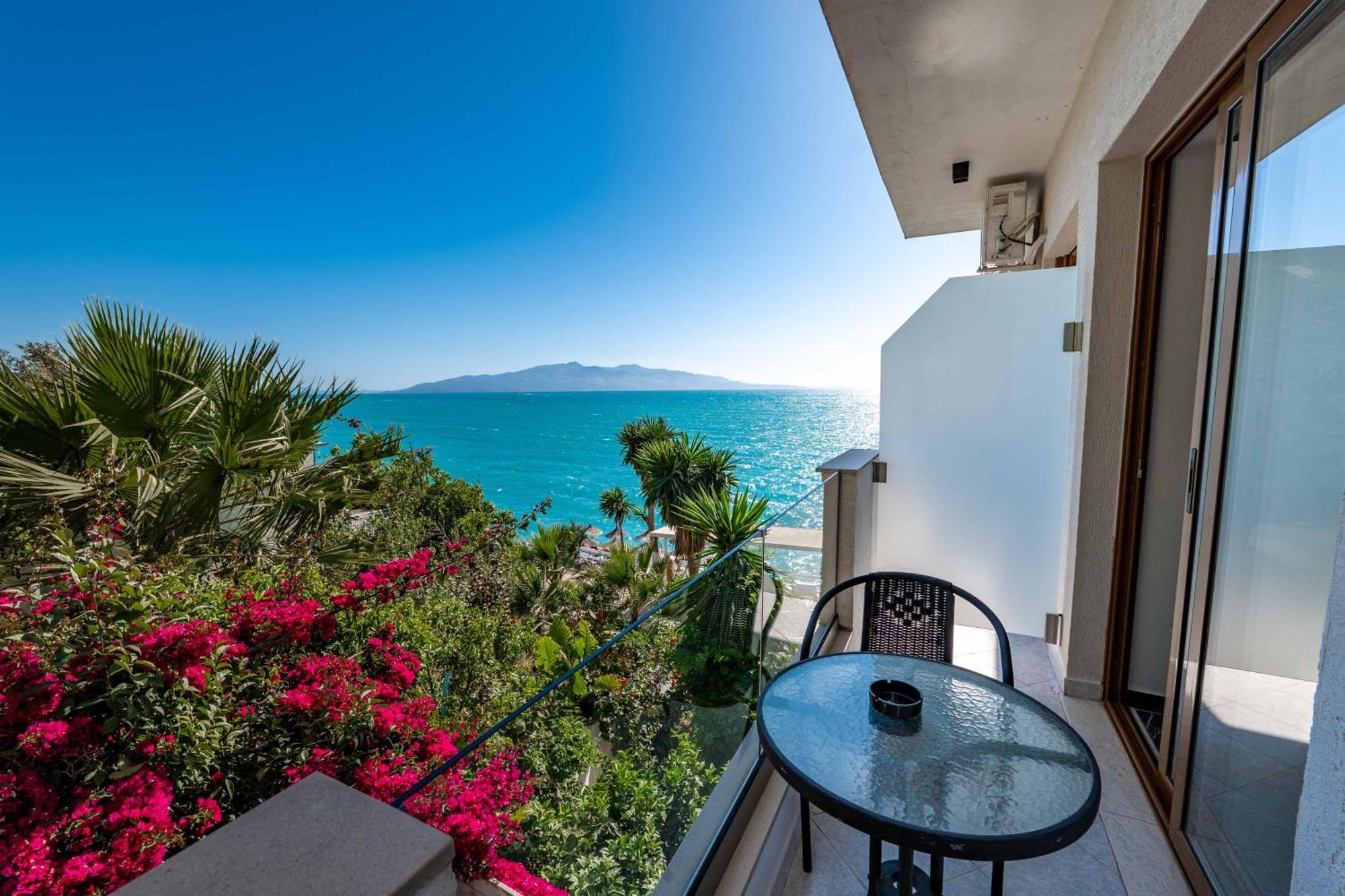 Blue Bay Hotel Sarande Ngoại thất bức ảnh