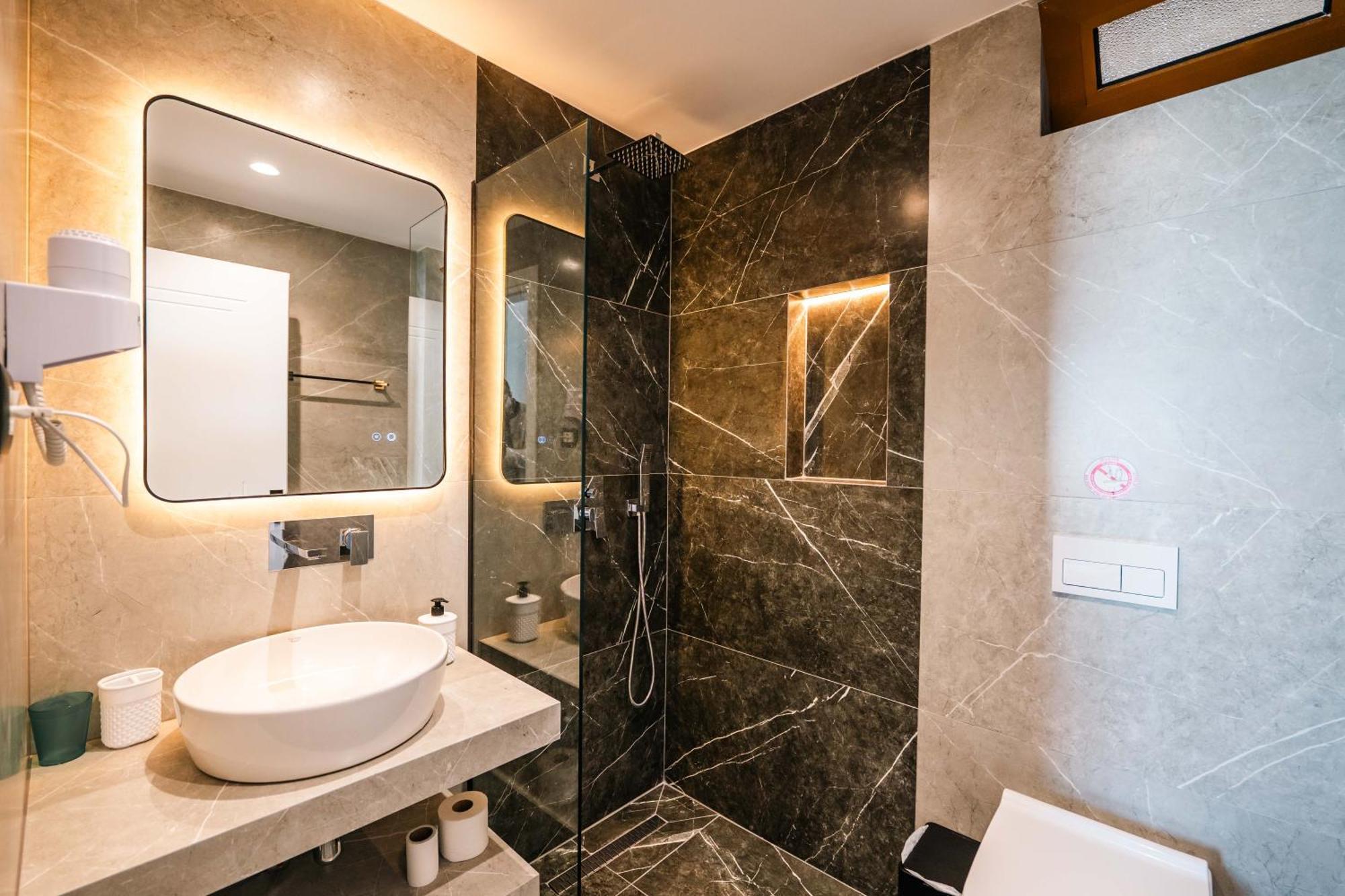 Blue Bay Hotel Sarande Ngoại thất bức ảnh