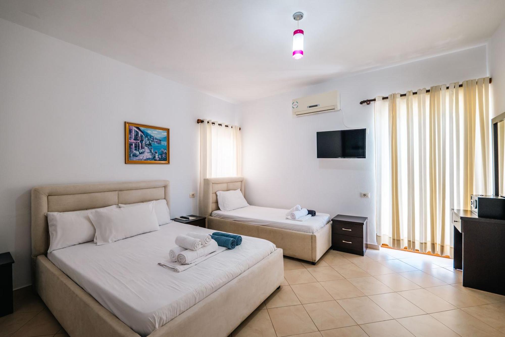 Blue Bay Hotel Sarande Ngoại thất bức ảnh