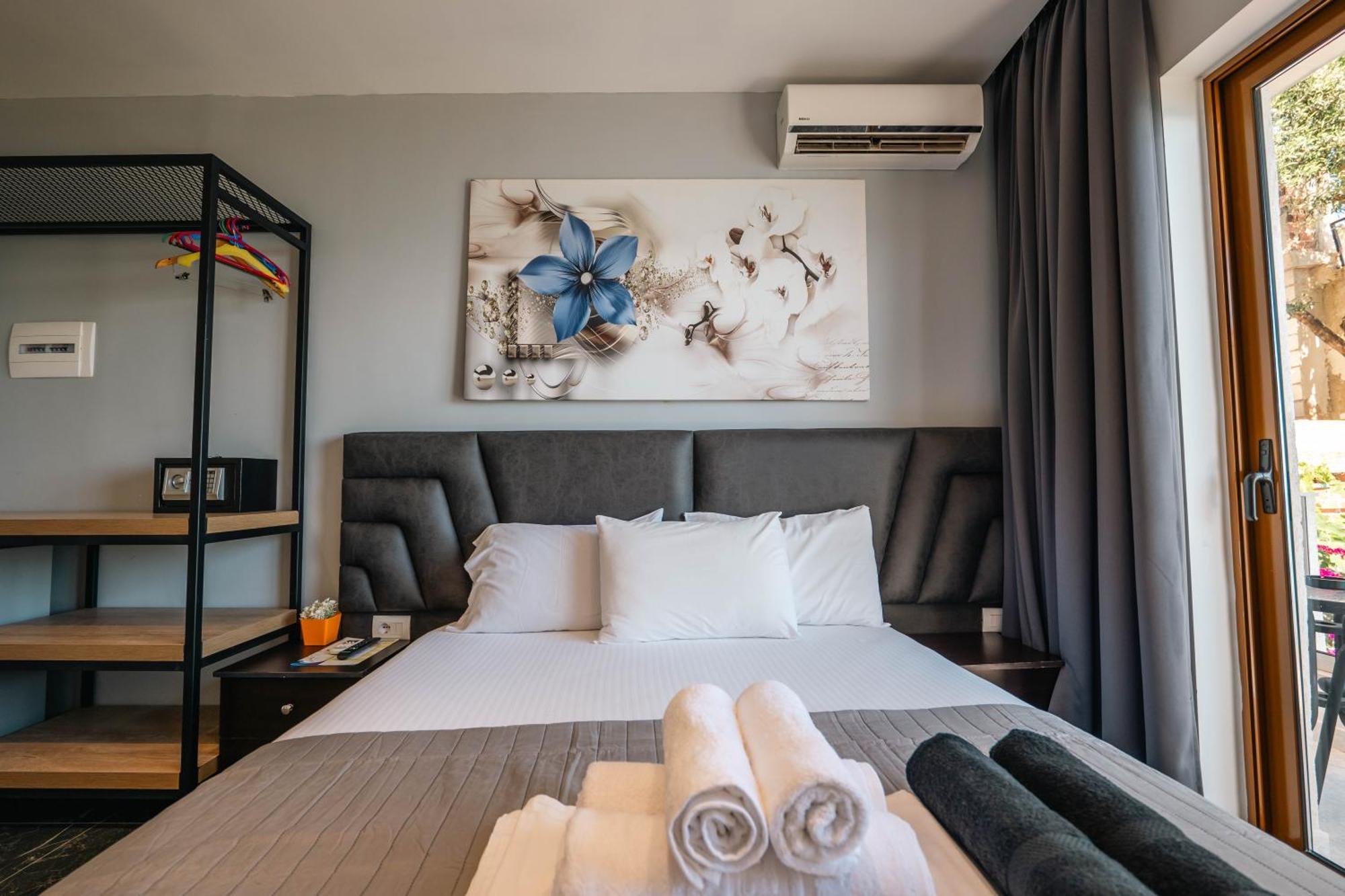 Blue Bay Hotel Sarande Ngoại thất bức ảnh