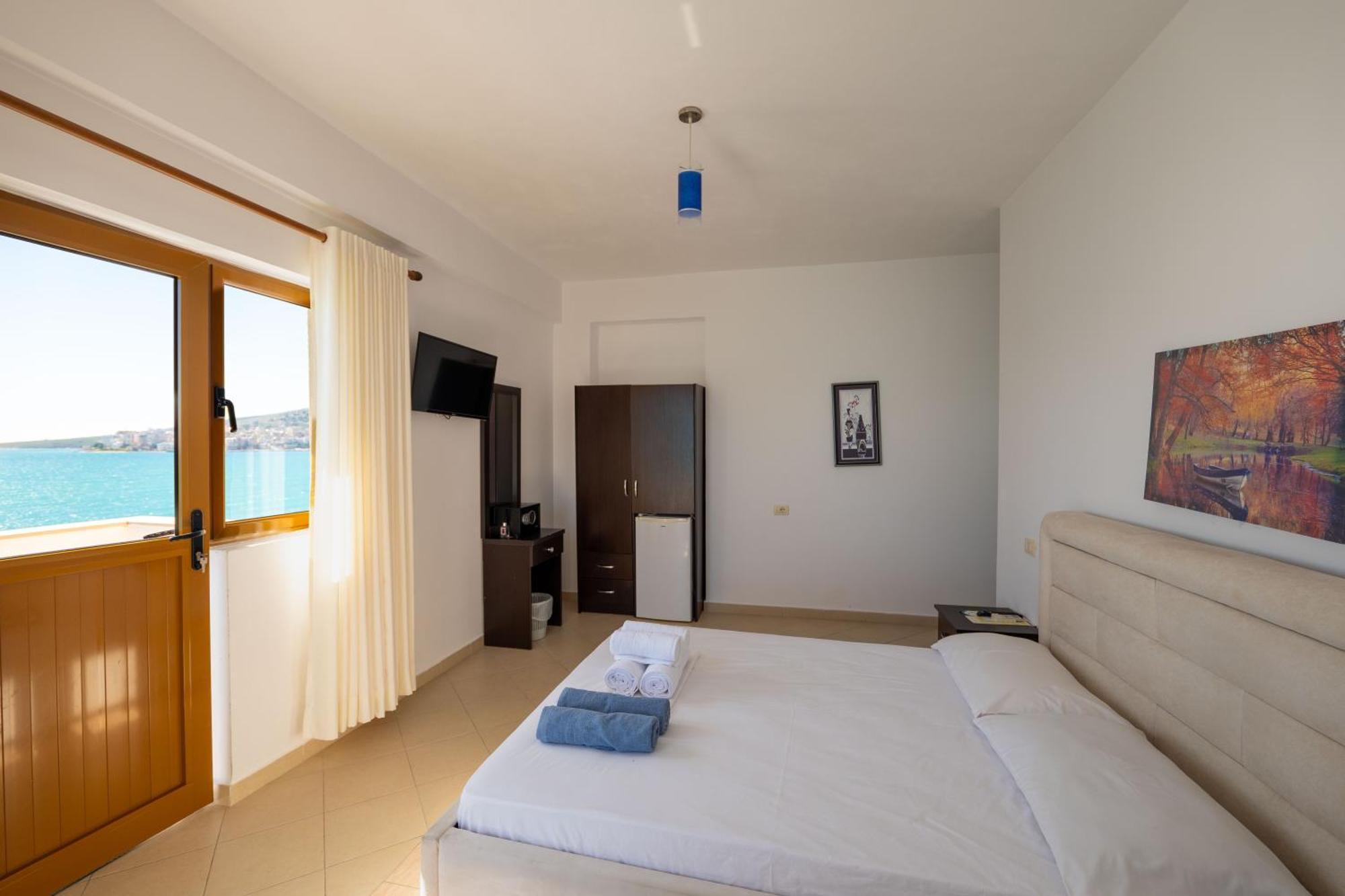 Blue Bay Hotel Sarande Ngoại thất bức ảnh