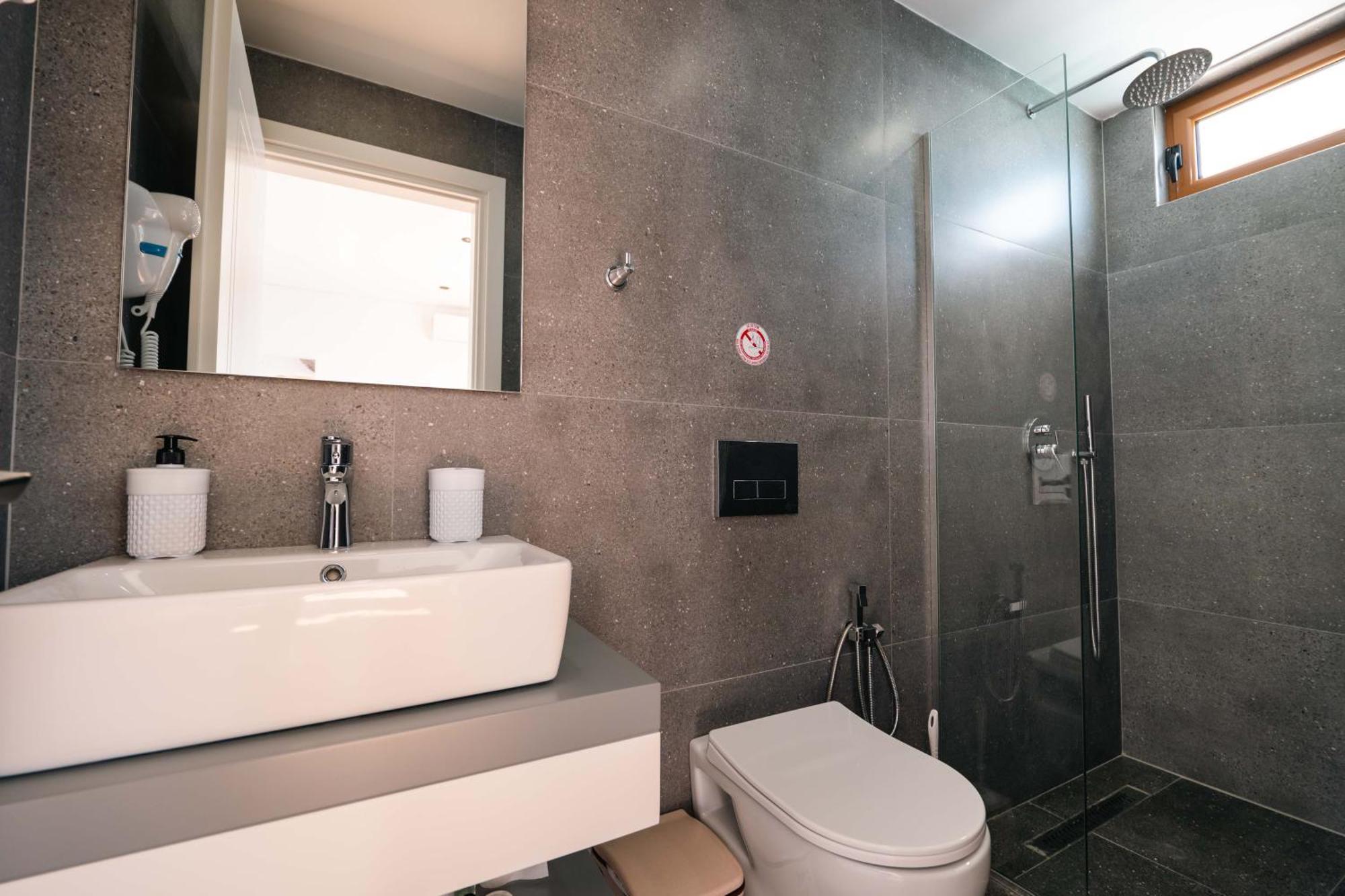 Blue Bay Hotel Sarande Ngoại thất bức ảnh